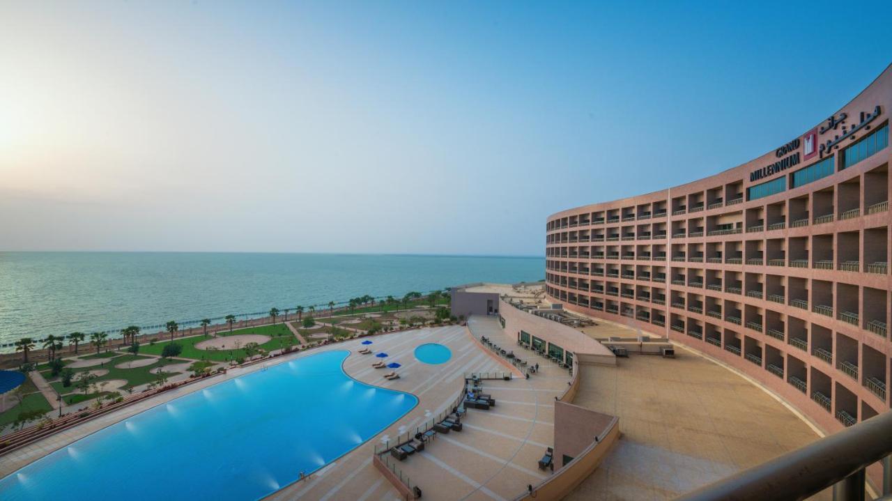 Hotel Grand Millennium Gizan à Jizan Extérieur photo The hotel's main building