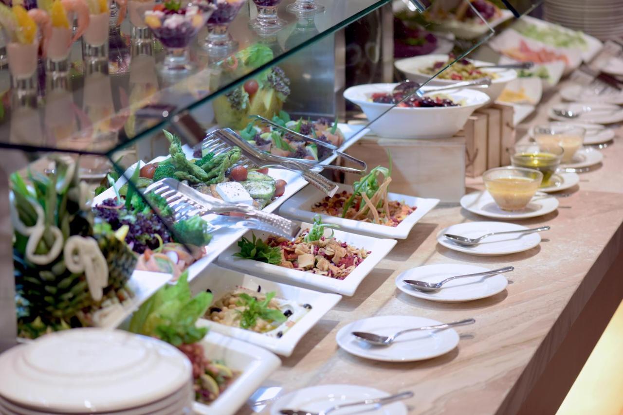 Hotel Grand Millennium Gizan à Jizan Extérieur photo A salad bar