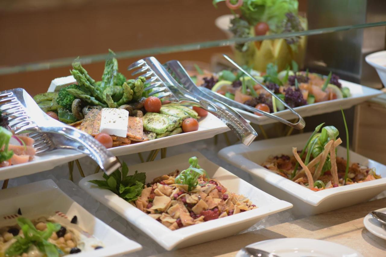 Hotel Grand Millennium Gizan à Jizan Extérieur photo A salad bar