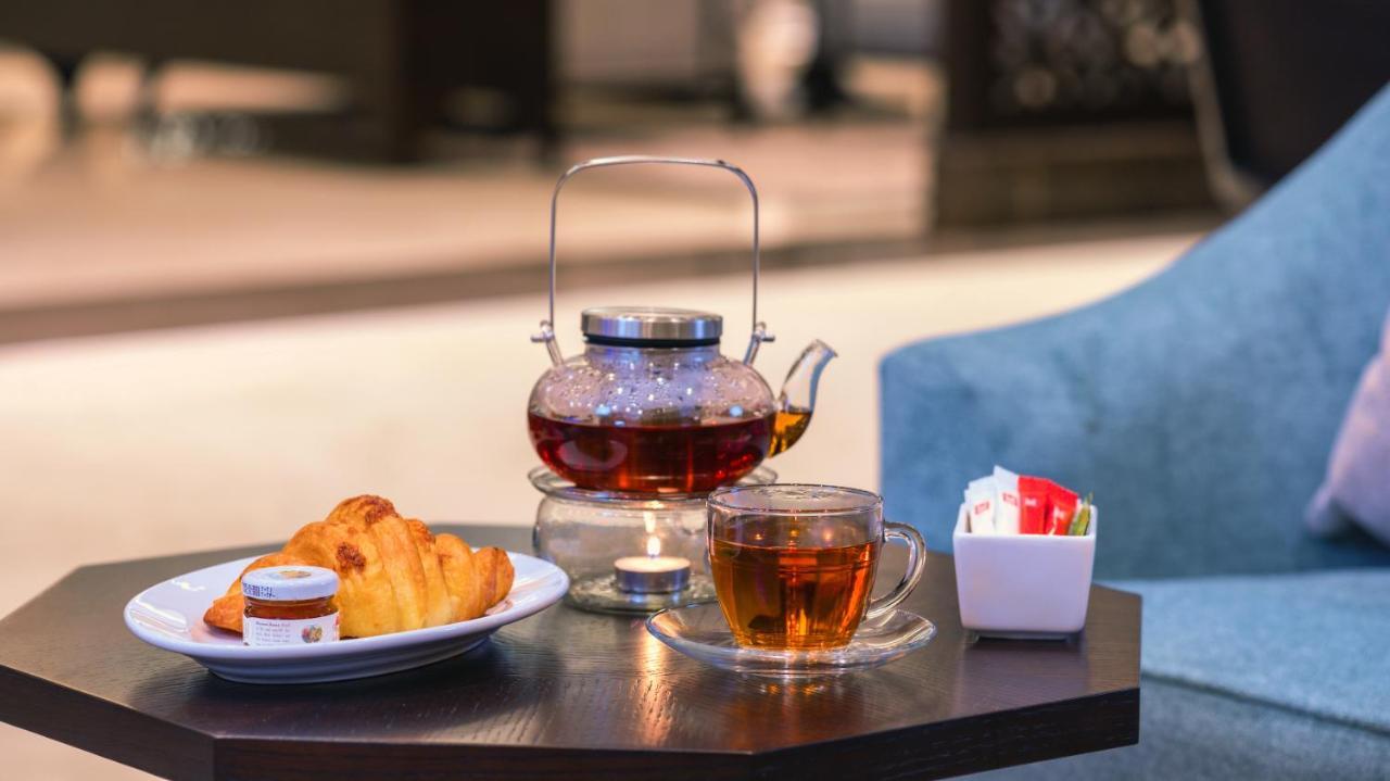 Hotel Grand Millennium Gizan à Jizan Extérieur photo A glass teapot