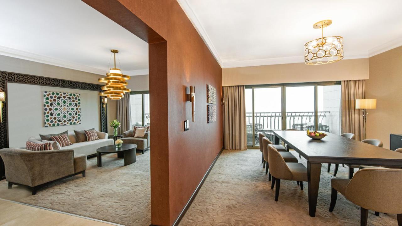 Hotel Grand Millennium Gizan à Jizan Extérieur photo A suite at the hotel