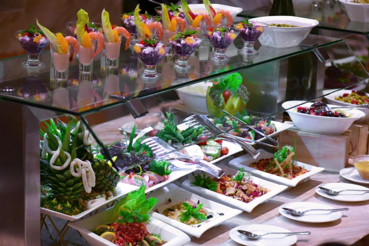 Hotel Grand Millennium Gizan à Jizan Extérieur photo A salad bar