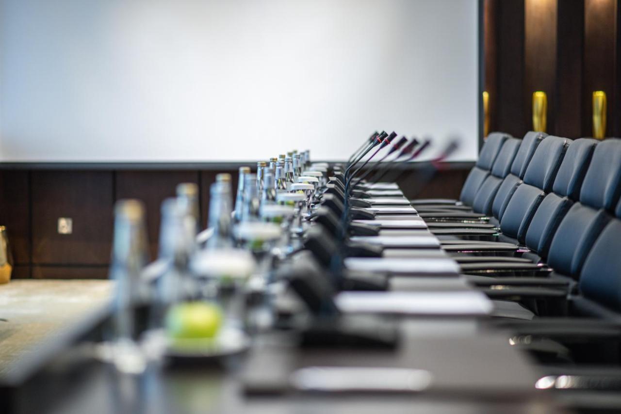Hotel Grand Millennium Gizan à Jizan Extérieur photo The boardroom at the London Business School