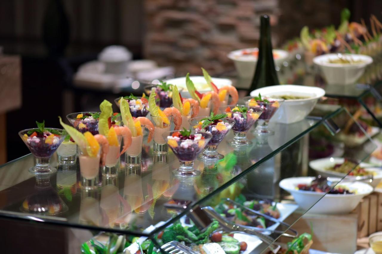 Hotel Grand Millennium Gizan à Jizan Extérieur photo Canapés