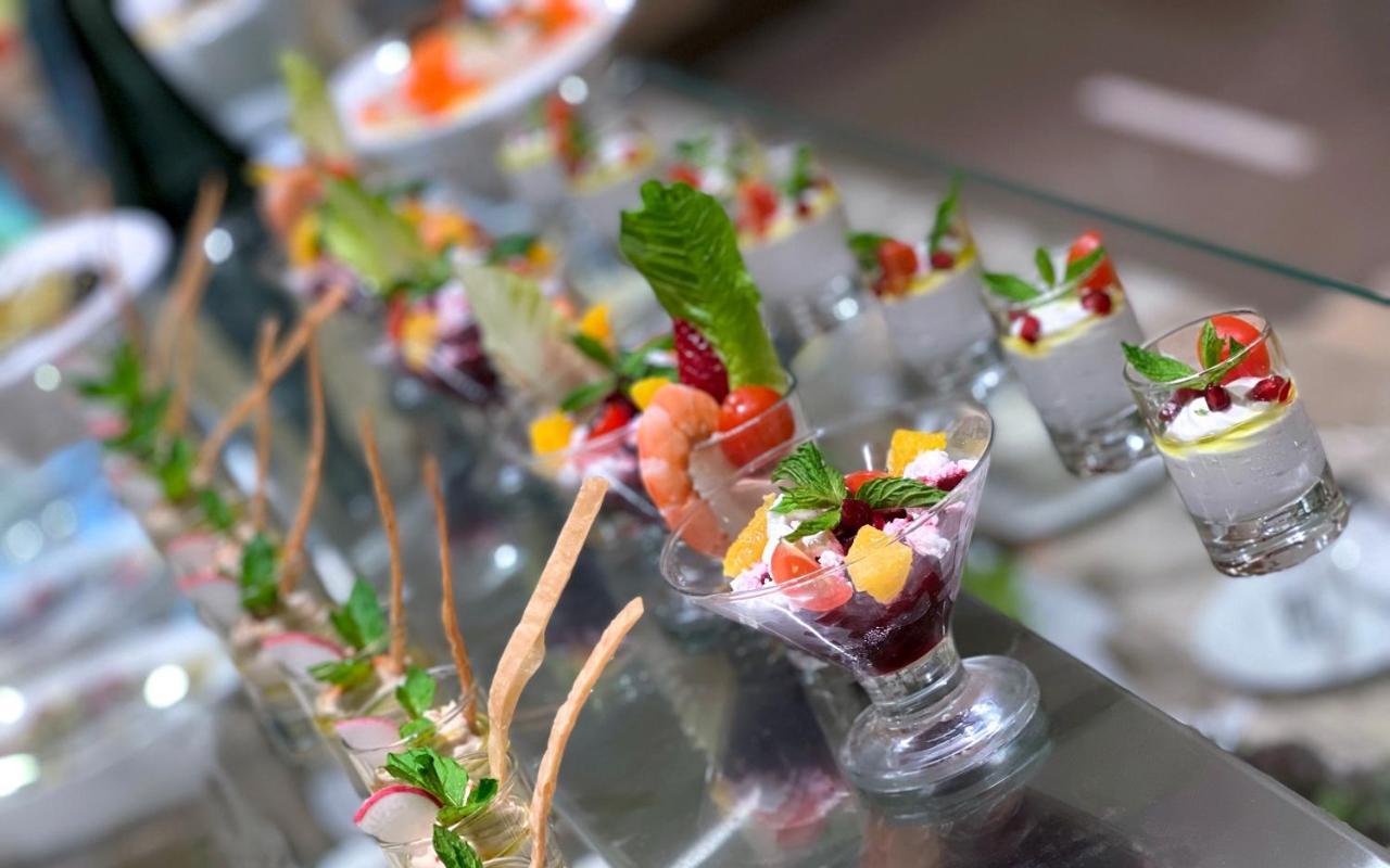 Hotel Grand Millennium Gizan à Jizan Extérieur photo Fruit salad