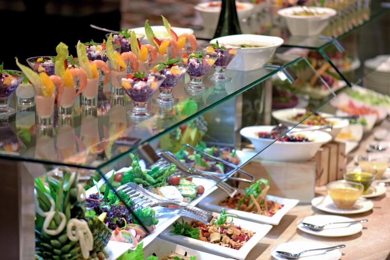 Hotel Grand Millennium Gizan à Jizan Extérieur photo A salad bar