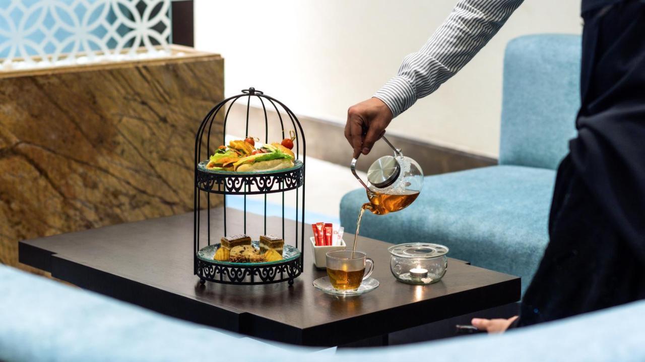 Hotel Grand Millennium Gizan à Jizan Extérieur photo Tea being served in a hotel