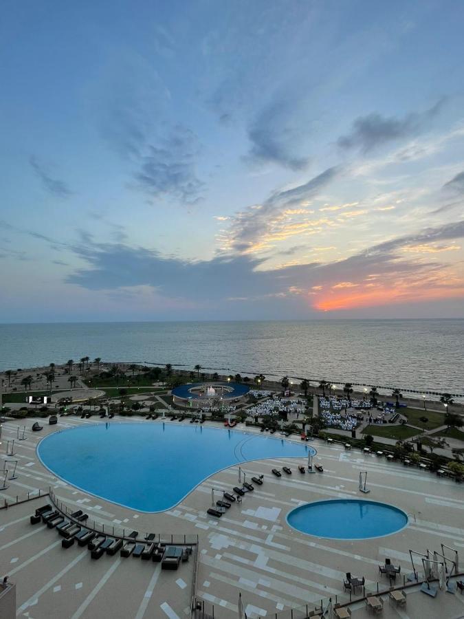 Hotel Grand Millennium Gizan à Jizan Extérieur photo Sunset at the beach of the Grand Hotel