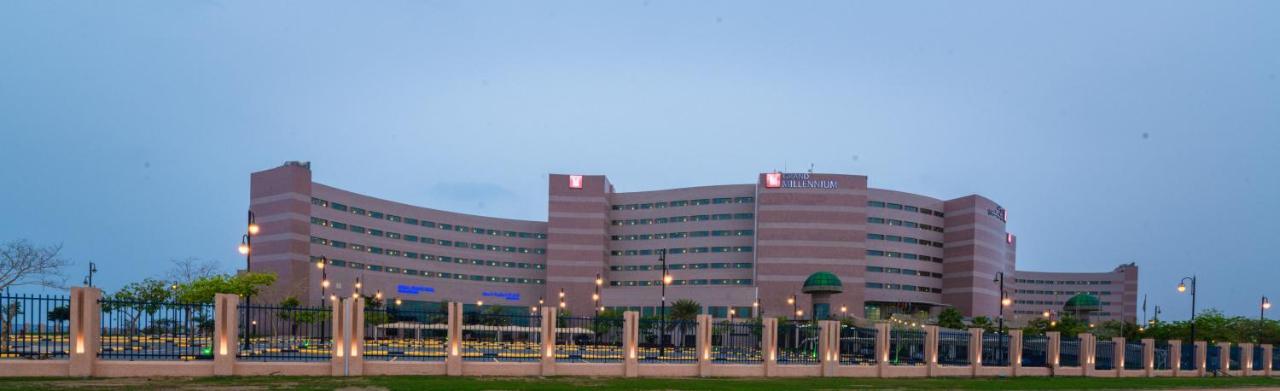 Hotel Grand Millennium Gizan à Jizan Extérieur photo The Texas Medical Center is the largest medical complex in the world.